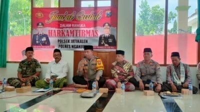 Jumat Curhat, Polres Nganjuk Ajak Jamaah Al – Muttaqin Ciptakan Pemilu 2024 Damai, Aman dan Sejuk