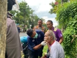 Gerak Cepat Patroli Sat Samapta Polres Nganjuk Selamatkan Pemotor yang Kejatuhan Cabang Pohon