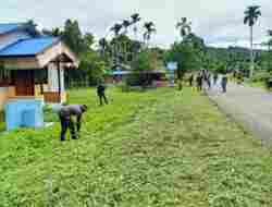 *Ciptakan Lingkungan Yang Bersih, Satgas Yonif 122/TS Gotong-Royong Bersama Masyarakat Ampas*