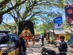 Unik, Distribusi Logistik Pemilu di Ponorogo Dikawal Reog dan Petugas Berkuda