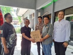 Kapolres Nganjuk dan Dinkes Nganjuk Bagikan Paket Vitamin untuk Staf dan Anggota Bawaslu Nganjuk