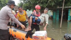 *Aksi Heroik Polres Mojokerto Demi Keselamatan Masyarakat,Terjang Banjir Salurkan Bantuan dan